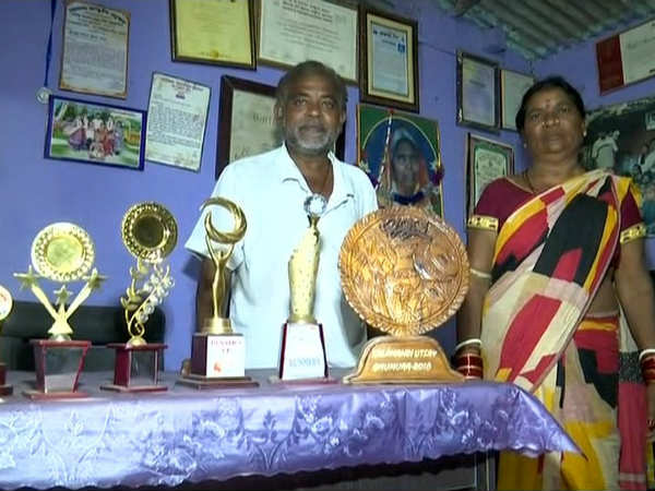 Poor Odisha couple raises and educates nearly 150 orphans with donations Poor Odisha couple raises and educates nearly 150 orphans with donations