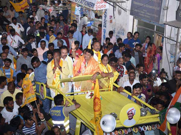 చంద్రబాబు కట్టించిన బల్డింగుల్లో మీటింగ్ పెట్టి ఆయన్నే విమర్శిస్తావా?