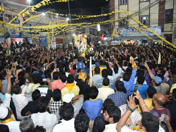 వెన్నుపోటు పొడిచిన వారికి బుద్ధి చెప్పాలి