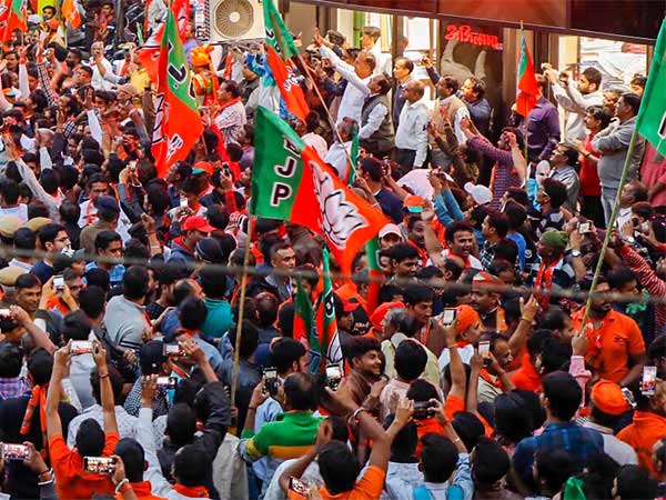 BJP earned over Rs 1000 crore in 2017-18 BJP earned over Rs 1000 crore in 2017-18