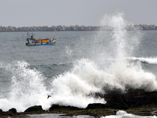 Coastal Andhra braces for looming cyclonic threat Coastal Andhra braces for looming cyclonic threat