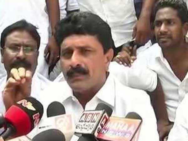 ఖమ్మం జిల్లా మధిరలోను ఎదురుదెబ్బ