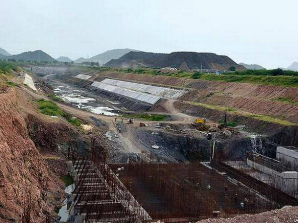 తెలంగాణ సశ్యశ్యామలం కావాలని నిర్మిస్తున్న ప్రాజెక్టే కాళేశ్వరం..! మరో యేడాదిలో పూర్తి..!!