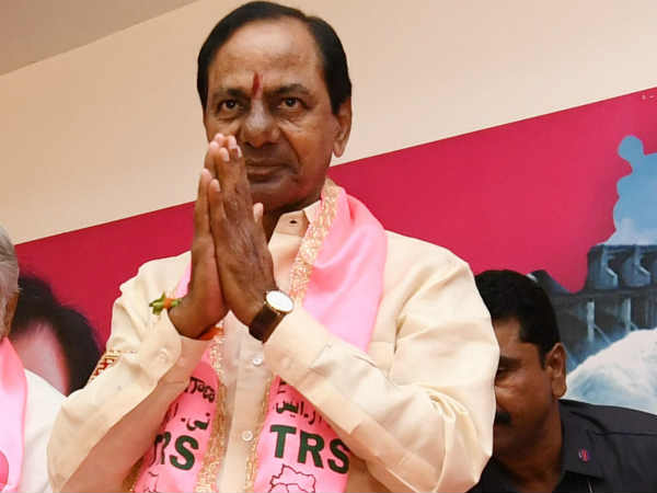 స్వేచ్ఛగా బతుకుదామని చెప్పి సంకెళ్లు