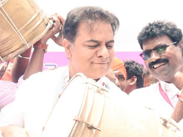 డోలు కొట్టి సంబరాలు