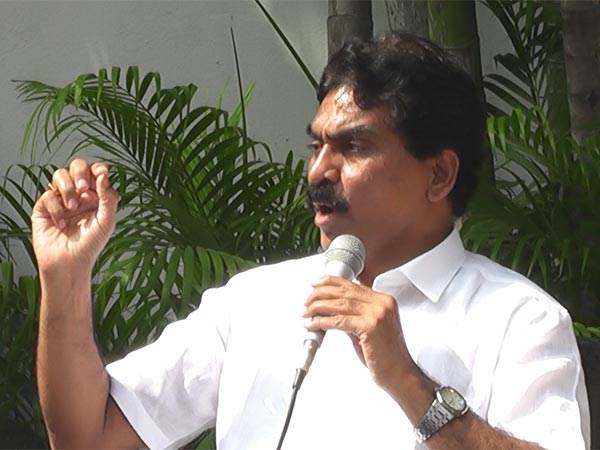 ఎవరిని ఇబ్బంది పెట్టే ఉద్దేశం కాదు..! రాజకీయాల్లో ఏమైనా జరగొచ్చన్న రాజగోపాల్..!!