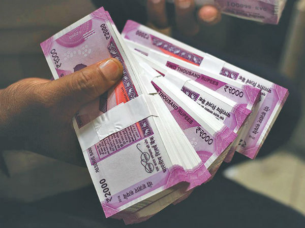 Faudster Shailender Gujjar runs away after looting depositers money Faudster Shailender Gujjar runs away after looting depositers money