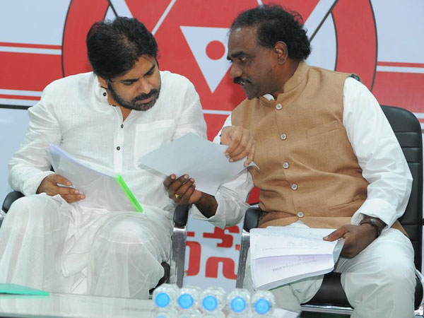 పదవులు ఇస్తున్నారు కానీ అధికారం లేదు