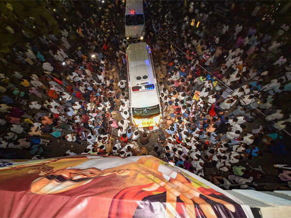 తమిళనాడు మాజీముఖ్యమంత్రి కలైగ్నర్ కరుణానిధి కన్నుమూత