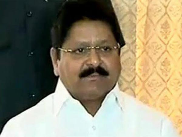 ముఖ్యమంత్రులు మారుతారని తెరాస సెటైర్లు