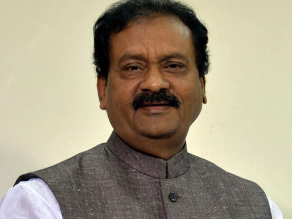 ఫిరాయింపులపై షబ్బీర్ ఆలీ సీరియస్..! ఇకనైనా టీఆర్ఎస్ ఫిరాయింపులను ఆపాలని డిమాండ్.!!