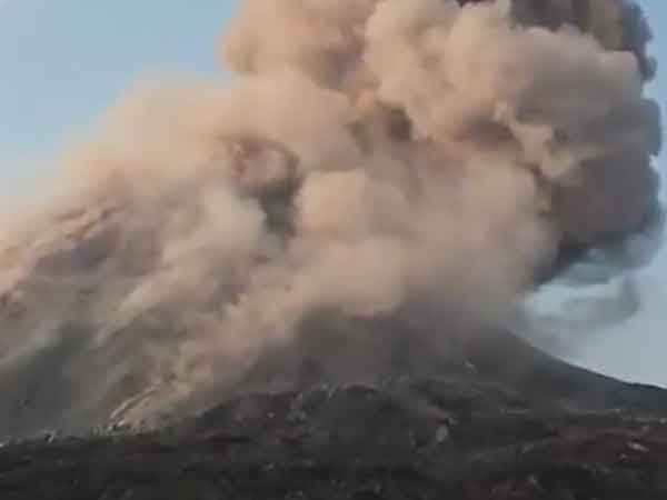 Over 43 dead, 600 injured after ‘volcano tsunami’ hits Indonesia Over 43 dead, 600 injured after ‘volcano tsunami’ hits Indonesia