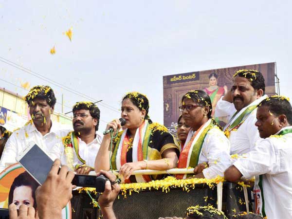 కేసీఆర్ కళ్లు నెత్తికెక్కాయి