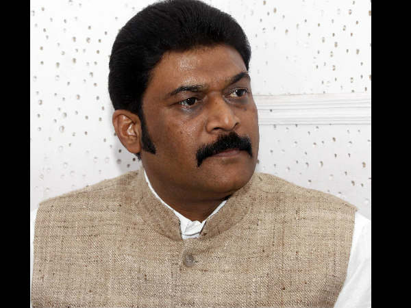 ఆనంద్ సింగ్ తో భేటీ