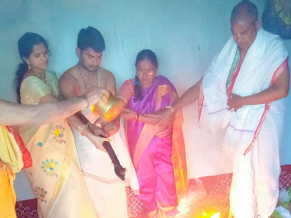 జగన్మాతను ఆరాధించడం ఆనవాయితీ