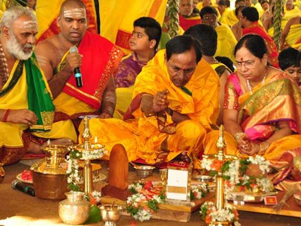 కేసీఆర్ తరహా యాగాలు..