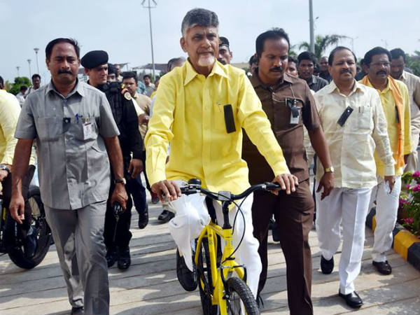 ముఖ్యమంత్రి తీరు ఇలాగేనా...!