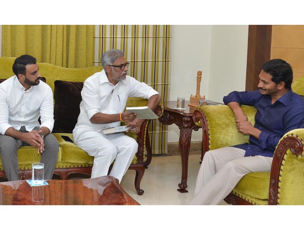 జగన్-దగ్గుబాటి భేటీపై పర్చూరు వైసీపీ కేడర్ తీవ్ర అసంతృప్తి