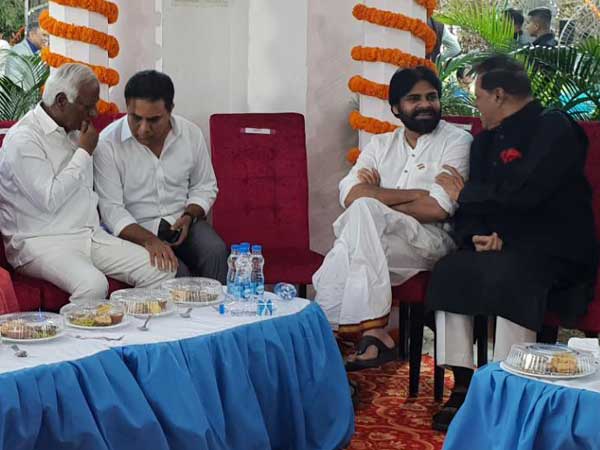 పవన్ కళ్యాణ్ పంచెకట్టుతో