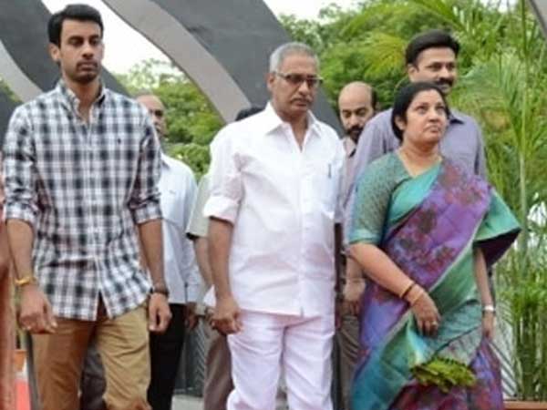 కొడుకు రాజకీయ ఆరంగేట్రం