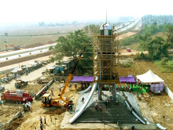 రికార్డు పాదయాత్ర ... ప్రతీకగా భారీ స్థూపం..