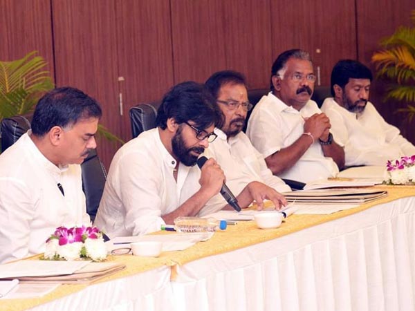 పవన్ కళ్యాణ్పై లెఫ్ట్ ప్రశంసల వర్షం