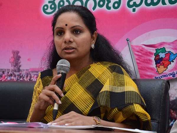 మోడీపై కవిత నిప్పులు