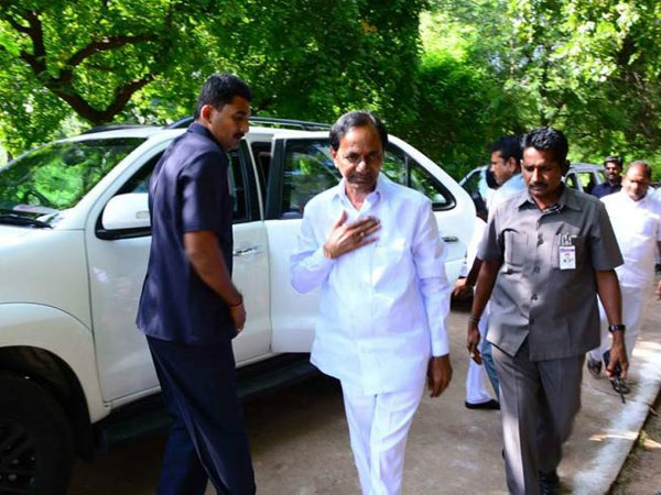 The new convoy with new vehicles to KCR...! Ministers too! The new convoy with new vehicles to KCR...! Ministers too!