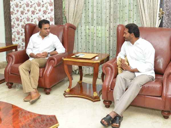 ఆంధ్రావాళ్ల గురించి కేసీఆర్ ఎన్ని మాటలన్నారు