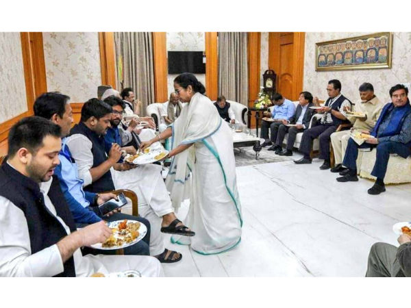 విందు భోజనం ఏర్పాటు చేసిన మమతా