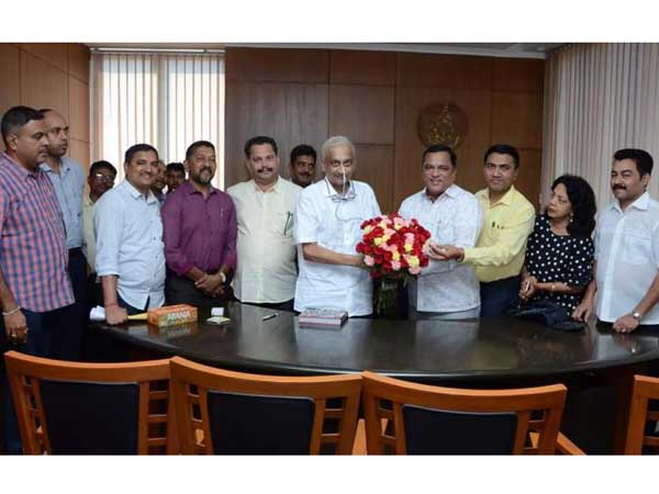 Manohar Parrikar’s New Year: A visit to his office after five months Manohar Parrikar’s New Year: A visit to his office after five months