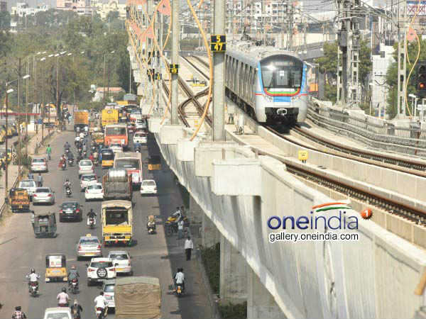 మెట్రో రూట్లలో తగ్గిన బస్సులు..! అదనపు రూట్లపై అదికారుల కసరత్తు..!!