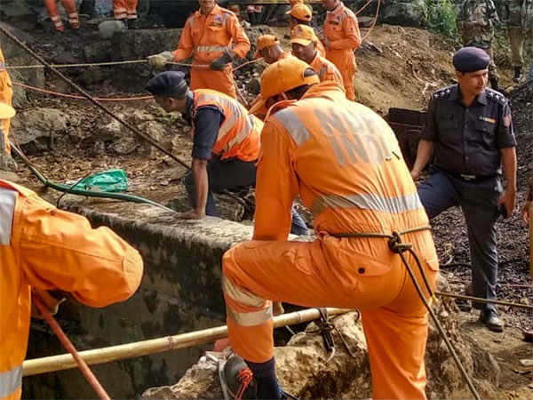 Every second counts: SC says dissatisfied with Meghalaya govt’s efforts to rescue trapped miners Every second counts: SC says dissatisfied with Meghalaya govt’s efforts to rescue trapped miners