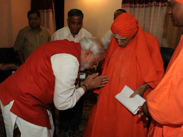 PM Narendra Modi remembered Siddaganga Swamiji in Varanasi. PM Narendra Modi remembered Siddaganga Swamiji in Varanasi.
