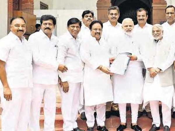 పుల్లారెడ్డి స్వీట్స్ తినిపిస్తామని తెరాస ఎంపీలు