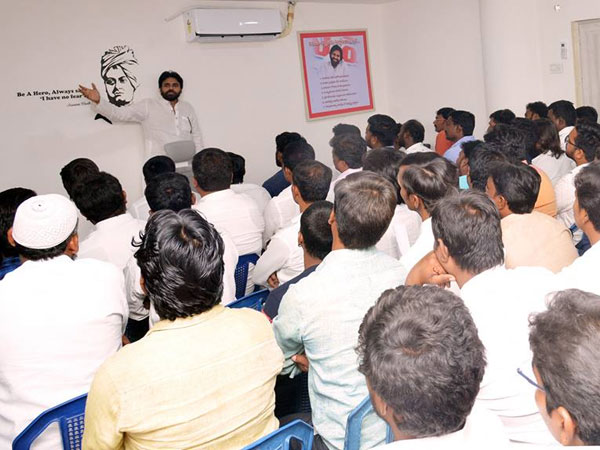 అంతా కొత్తవాళ్లే అంటే.. ఆసక్తికర వ్యాఖ్యలు