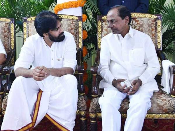 కేసీఆర్..కేటీఆర్ మధ్యలో పవన్..