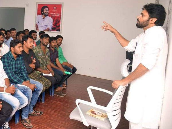 ఇద్దరూ ముఖ్యమంత్రి పదవి కోరుకుంటున్నారు