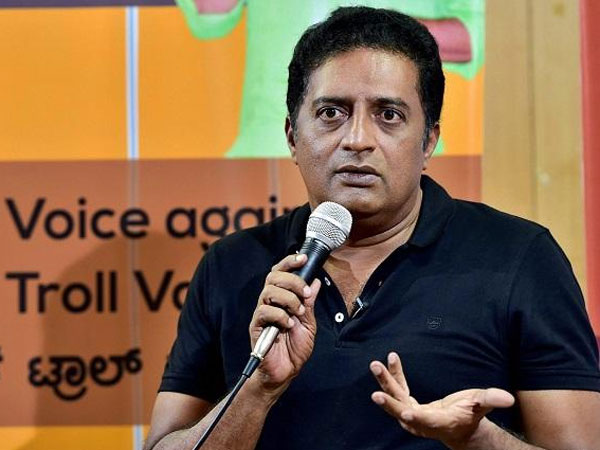 Actor Prakash Raj supports Rahul Gandhi in row over remark against Nirmala Sitharaman Actor Prakash Raj supports Rahul Gandhi in row over remark against Nirmala Sitharaman