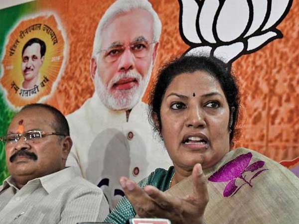 విమర్శల పాలవుతున్న దగ్గుబాటి కుటుంబం..! మోదీ చేతిలో కీలుబొమ్మలని ఆరోపణలు..!!