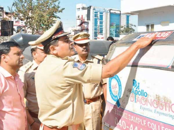మహిళా భద్రత కోసం రాచకొండ పోలీసులు వినూత్న అడుగులు..! ఆటోలకు సేఫ్ స్టిక్కర్లు..!!