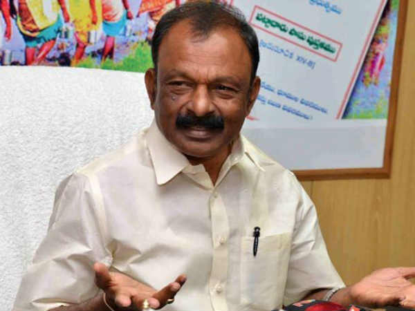 AP Congress to lapse on Jagans Padayatra! Raghuveera said hand on head and kisses only AP Congress to lapse on Jagans Padayatra! Raghuveera said hand on head and kisses only