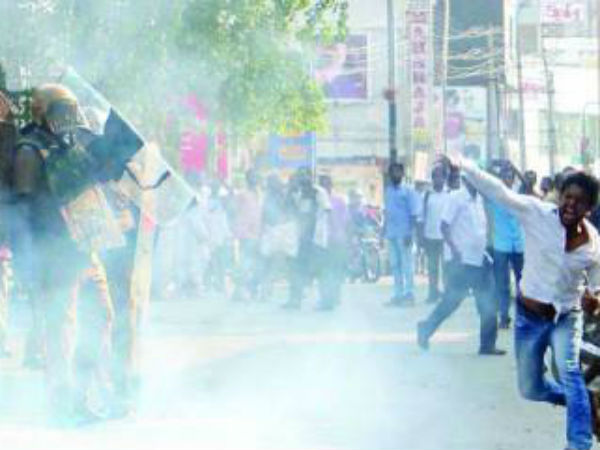 Sabarimala row: 1 killed in stone-pelting, 2 CPI(M) workers in custody Sabarimala row: 1 killed in stone-pelting, 2 CPI(M) workers in custody