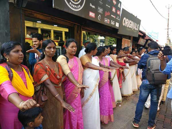 Womens wall in Kerala: Lakhs of women line up for Vanitha Mathil across state Womens wall in Kerala: Lakhs of women line up for Vanitha Mathil across state