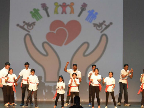 శివ విష్ణు దేవాలయం నుండి విచ్చేసిన పూజారులు