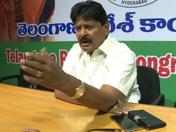 ఈ పైలట్ తుపాకికి భయపడి కౌగిలించుకునే రకం