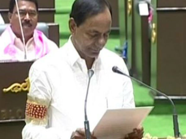 ప్రమాణం చేసిన ఎమ్మెల్యేలు..! లేడీస్ ఫస్ట్ అన్న కేసీఆర్..!!