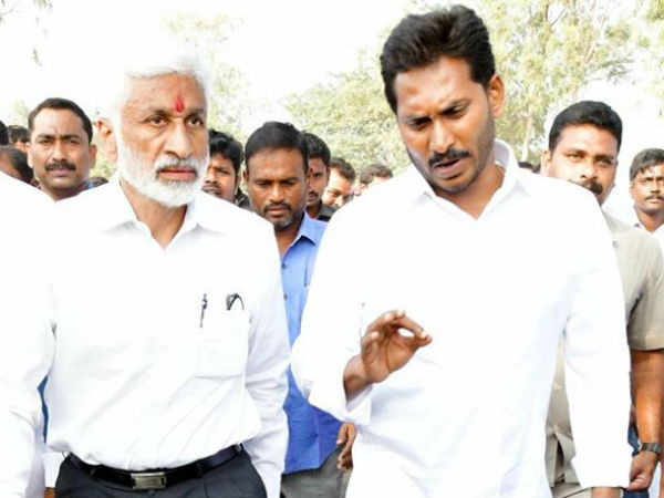 జగన్ కు కీలక సలహాలు..! తటస్థులను వైసీపిలోకి లాగుతున్న విజయ సాయి..!