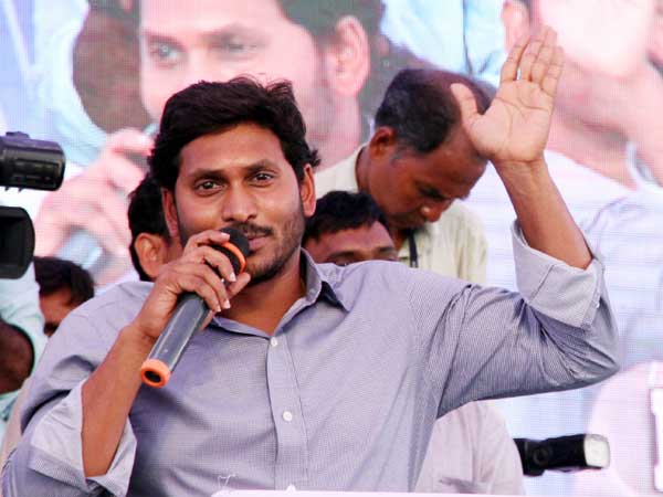 చిలుగా గోరింకలు సిగ్గుతో తలదించుకునేలా