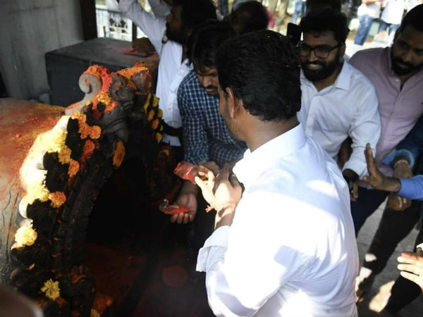 సంప్రదాయాలకు విలువిస్తూ..శ్రీ వారి సన్నిధిలో..